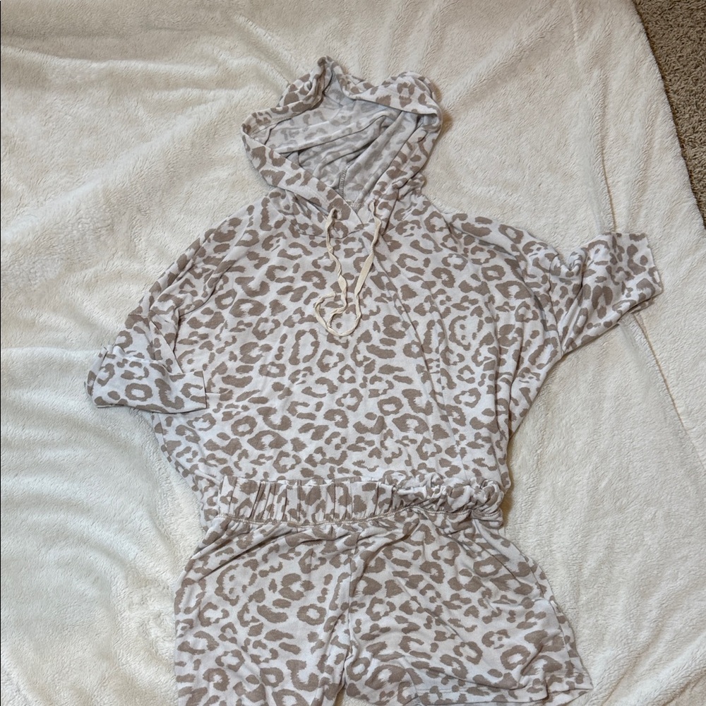 Phil Love animal print set khaki and white size Large